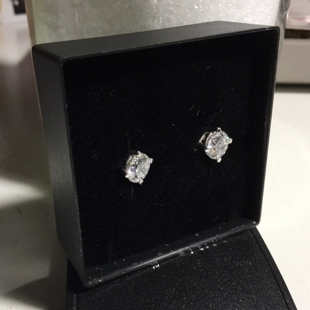 Real diamond earrings!! 💎💎💎